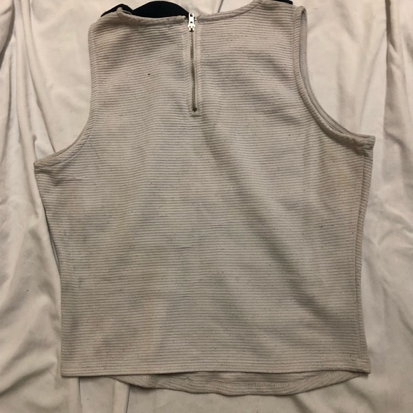White sleeveless crop top with black colar - Picture 2 of 2